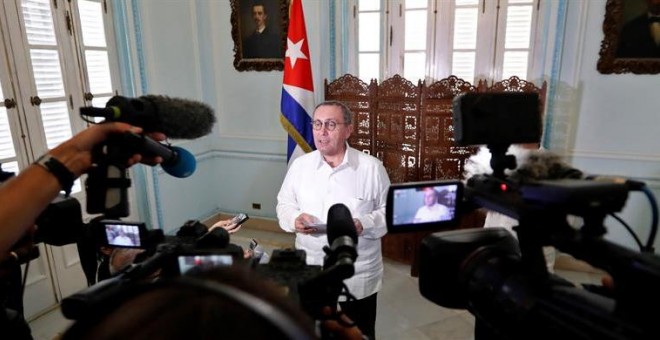 El director general de Cooperación Internacional y Desarrollo de la Comisión Europea, Stefano Manservisi, habla con periodistas este martes 16 de abril del 2019, después de la firma de acuerdos entre Cuba y la Unión Europea (UE) en la sede del Ministerio