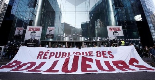 Protesta de 'Extinction Rebellion' en el distrito empresarial de La Défense. Foto: REUTERS / BENOIT TESSIER