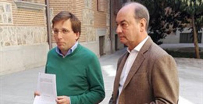 Fernando Martínez Vidal, junto a Martínez-Almeida. EUROPA PRESS