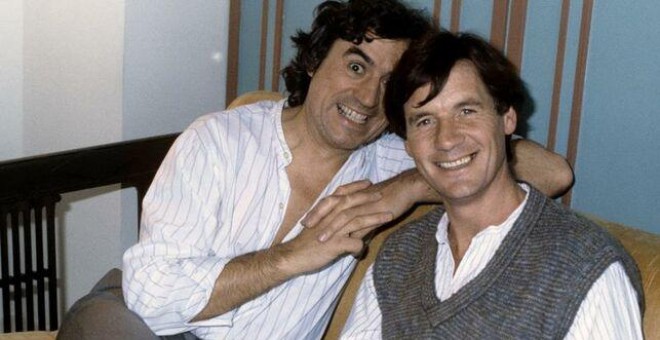 Terry Jones (izda) y Michael Palin de Monty Python posan para la prensa gráfica en 1983. EFE