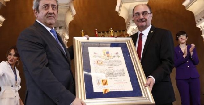 23/04/2019 - Javier Lambán entrega el Premio Aragón al fiscal Javier Zaragoza, este martes en la capital aragonesa. / Aragonhoy.net