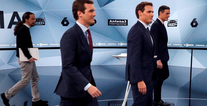 Pablo Iglesias (Unidas Podemos), Pablo Casado (PP), Albert Rivera (Cs), y Pedro Sánchez (PSOE) antes del inicio del segundo debate electoral a cuatro en la sede de Atresmedia, en Madrid. EFE/JuanJo Martin