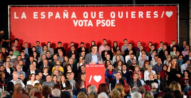 El presidente del Gobierno y candidato socialista, Pedro Sánchez, participa en un mitin en Gijón. EFE/ J. L. Cereijido
