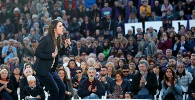 26/04/2019.- La número dos de Unidas Podemos al Congreso por Madrid, Irene Montero, en el acto de cierre de campaña en el auditorio del Parque Lineal del Manzanares, (Madrid). EFE/ J.P. Gandúl