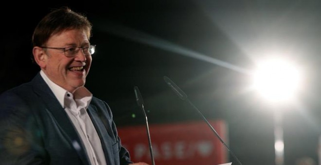 El president de la Generalitat y candidato a la reelección del PSPV-PSOE, Ximo Puig,, durante el acto de cierre de la campaña del PSOE para las elecciones generales y las autonómicas valencianas del 28 de abril en el Parque Central de Valencia. EFE/Juan C