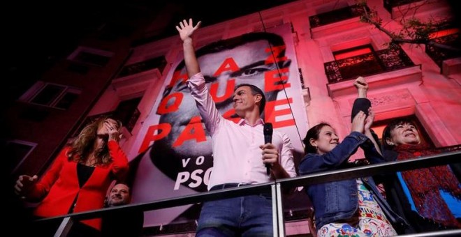 29/04/2019 - El candidato a la presidencia del Gobierno por el PSOE, Pedro Sánchez, durante su valoración de los resultados electorales en la sede socialista en la Calle Ferraz de Madrid | EFE/ JuanJo Martín.