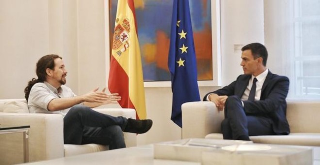 Pablo Iglesias y Pedro Sánchez durante una reunión en la Moncloa / Daniel Gago - PODEMOS