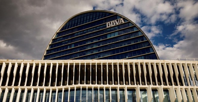 La sede del BBVA, el edificio conocido como La Vela, en la zona norte de Madrid. REUTERS/Juan Medina