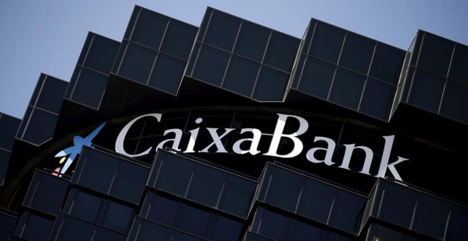 El logo de Caixabank, en su sede en Barcelona. REUTERS/Albert Gea