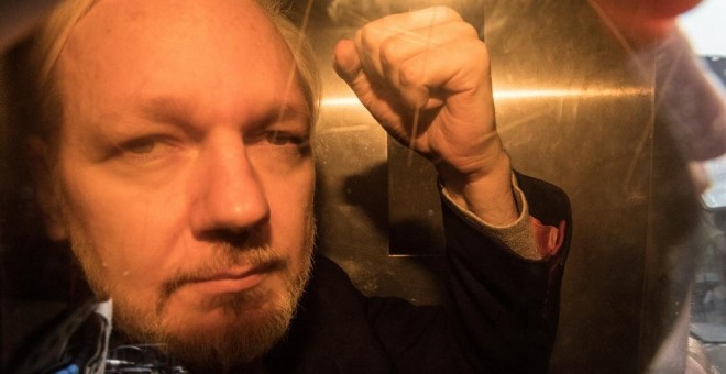 El fundador de WikiLeaks, Julian Assange, a su llegada este miércoles al juzgado en Londres. /AFP