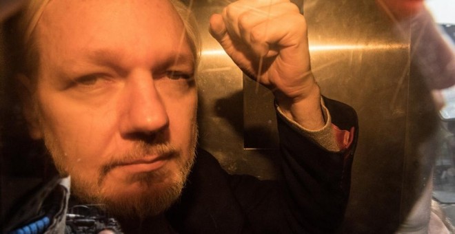 El fundador de WikiLeaks, Julian Assange, a su llegada este miércoles al juzgado en Londres. /AFP