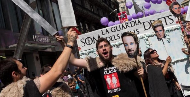 'Juego de Tronos' en la manifestación del Día Internacional de los Trabajadores en Barcelona. / EFE