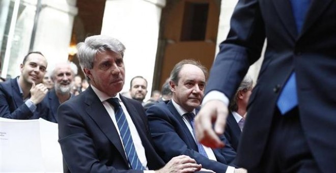 Así se ha quedado Ángel Garrido tras comprobar que Casado le ha negado el saludo.- EUROPA PRESS