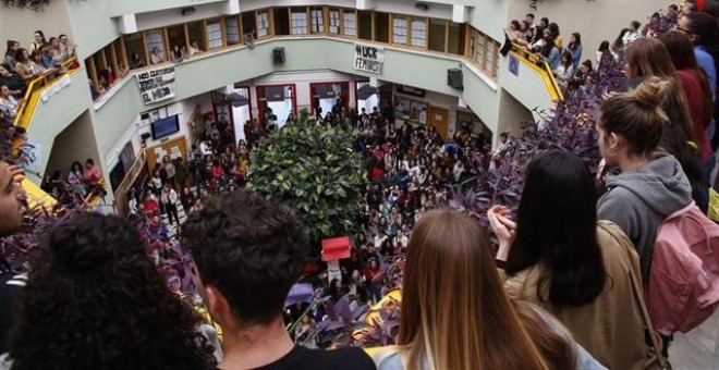 Concentración contra el acoso sexual en la Universidad de Granada. EUROPA PRESS/Álex Cámara