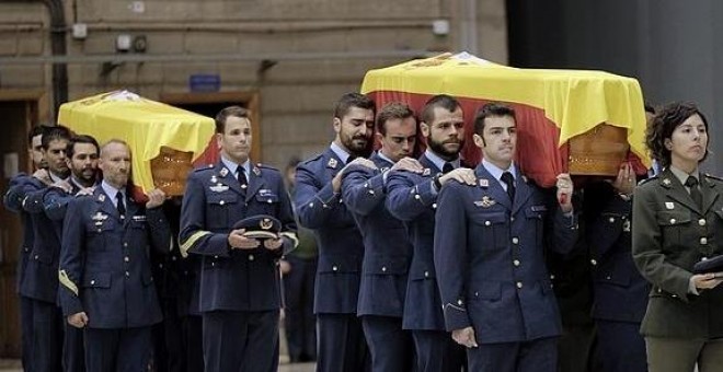 Funeral en la base grancanaria de Gando por los tres militares fallecidos. | EFE