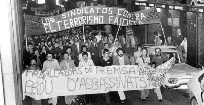 Protestas por el atentado contra la redacción de 'El Papus', un ataque perpetrado por la organización fascista Alianza Apostólica Anticomunista, conocida como la Triple A. EFE/Archivo