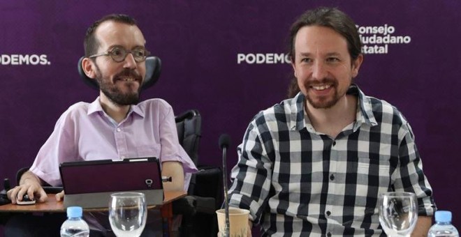 GRAF4803. MADRID, 06/05/2019.- El secretario general de Podemos, Pablo Iglesias (d), junto al secretario de organización del partido, Pablo Echenique , durante el Consejo Ciudadano Estatal (CEE) del partido, celebrado este lunes en Madrid, en el que la fo