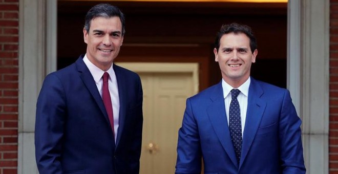 07/05/2019 - Pedro Sánchez recibe en la Moncloa a Albert Rivera, con el que continúa este martes su ronda de contactos con los principales líderes políticos de cara a la investidura | EFE
