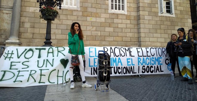 Acte a plaça Sant Jaume per reclamar el dret a vot per a tothom.