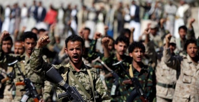 Milicianos hutíes en la capital Saná en 2017. / Reuters
