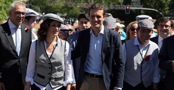 El presidente del Partido Popular, Pablo Casado, acompañado por los candidatos de su partido a la alcadía de Madrid, Jose Luis Martínez-Almeida, y de la Comunidad, Isabel Díaz Ayuso. - EFE