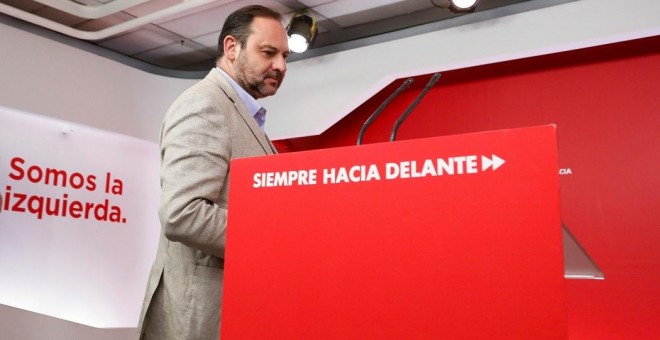 17/05/2019.- El secretario del Área de Organización del PSOE, José Luis Ábalos, durante la rueda de prensa posterior a una reunión que la Comisión Ejecutiva del partido ha celebrado en la sede de la calle Ferraz, en Madrid. EFE/David Fernández