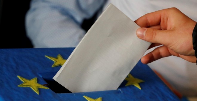 Proyecto de educación alemán que invita a los menores de edad a votar en las elecciones europeas. REUTERS/Hannibal Hanschke