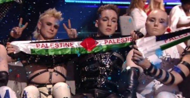 Los representantes de Islandia muestran banderas de apoyo a Palestina. TVE