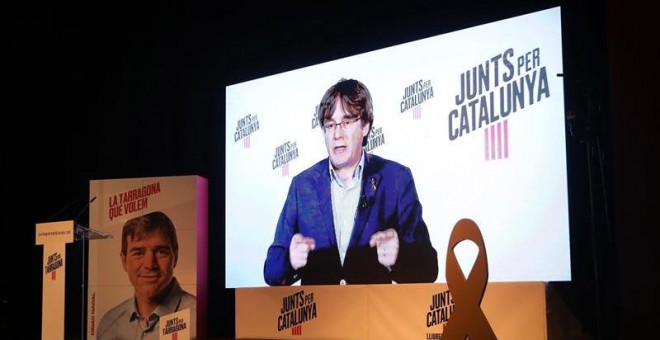 20/05/2019.- Videoconferencia del expresident y candidato al Parlamento Europeo, Carles Puigdemont, en el mitin de JxCAT que ha tenido lugar esta noche en Tarragona. EFE/Jaume Sellart