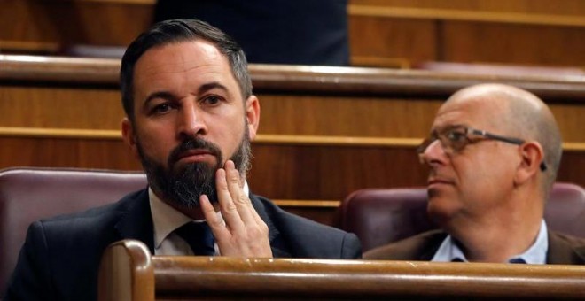 El presidente de VOX, Santiago Abascal, en uno de los escaños del Congreso de los Diputados