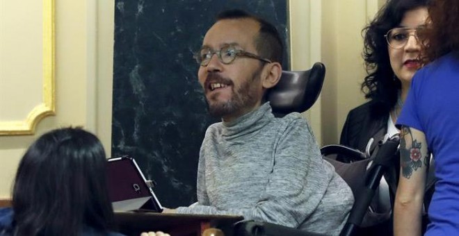 Pablo Echenique situado en la última fila del Congreso. (BALLESTEROS | EFE)