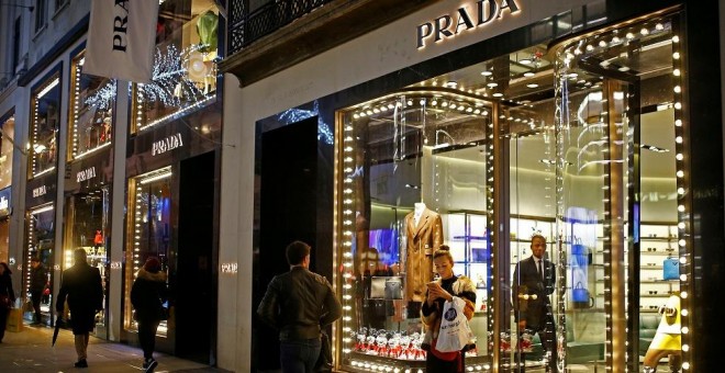 Escaparate de una tienda de Prada en Londres, en una imagen de archivo. / REUTERS -  Henry Nicholls