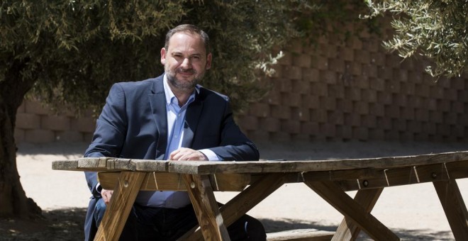 El secretario de Organización del PSOE, José Luis Ábalos, durante su entrevista con 'Público'. FERNANDO SÁNCHEZ