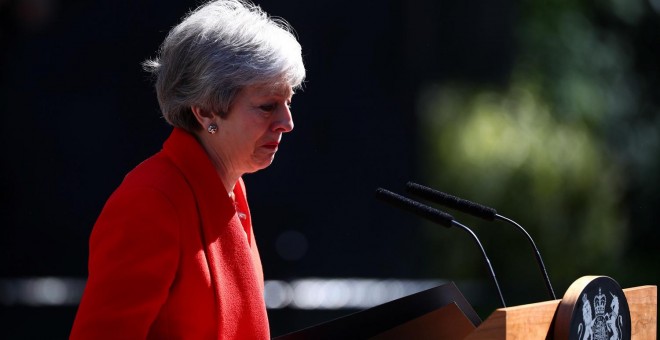 Theresa May no pudo contener las lágrimas en la rueda de prensa en la que anunció su dimisión. - REUTERS