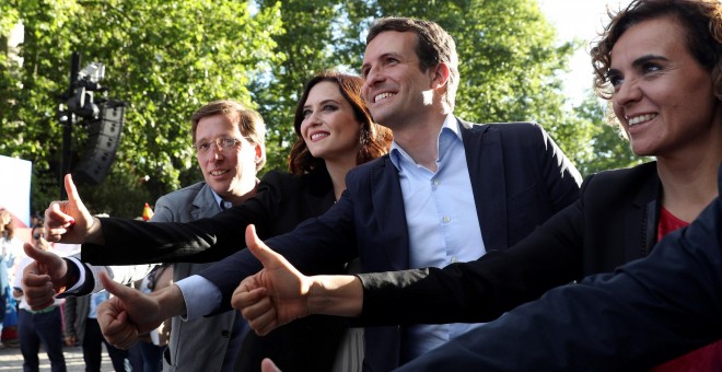 24/05/2019.- La cabeza de lista del PP al Parlamento Europeo, Dolors Montserrat (d); el líder del PP, Pablo Casado (2d); la candidata del PP a la Comunidad de Madrid, Isabel Díasz Ayuso (2i); y el candidato popular al Ayuntamiento de Madrid, José Luis Mar