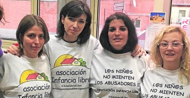 Algunas de las mujeres ligadas a Infancia Libre, tres de las cuales fueron detenidas.