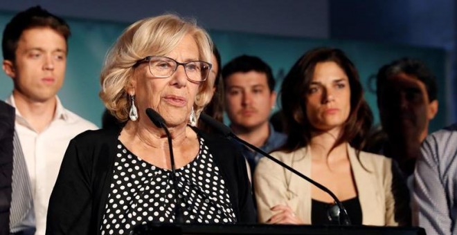 La alcaldesa de Madrid, Manuela Carmena, durante su comparecencia este domingo para valorar los resultados de las elecciones al Ayuntamiento. /EFE