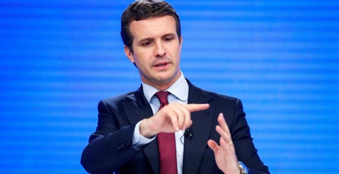 El presidente nacional del PP, Pablo Casado, durante la rueda de prensa posterior a la reunión del Comité Ejecutivo Nacional celebrada este lunes en la sede del partido, en Madrid. EFE/Emilio Naranjo