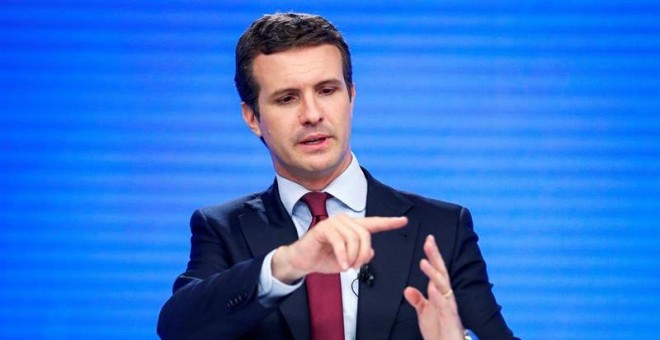 El presidente nacional del PP, Pablo Casado, durante la rueda de prensa posterior a la reunión del Comité Ejecutivo Nacional celebrada este lunes en la sede del partido, en Madrid. EFE/Emilio Naranjo