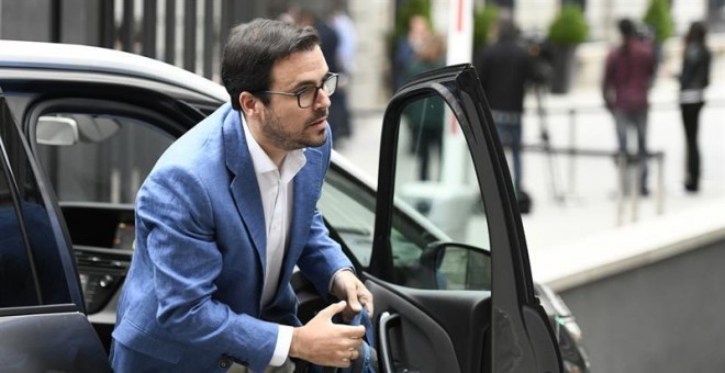 El diputado de Unidas Podemos, Alberto Garzón, a su llegada al Congreso para la sesión constitutiva. - EFE