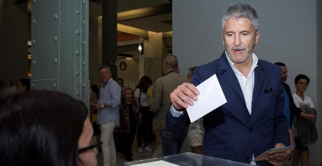 26/05/2019 - El ministro del Interior en funciones, Fernando Grande-Marlaska, votando en el Palacio de Cibeles de Madrid en los comicios europeos, municipales y autonómicos | EFE/ Luca Piergiovanni