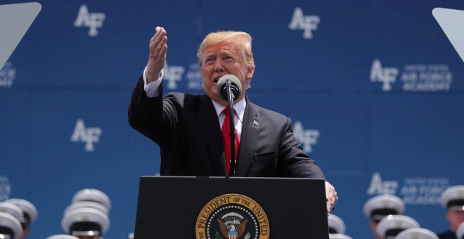 30/05/2019 - Trump pronuncia el discurso de graduación en la ceremonia de graduación de la Academia de la Fuerza Aérea de EEUU el 30 de mayo de 2019 | REUTERS/ Jonathan Ernst