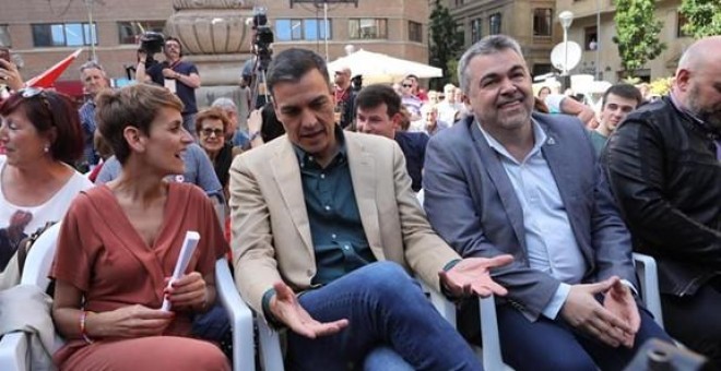 La candidata socialista en Navarra, María Chivite, junto a Pedro Sánchez. - EFE