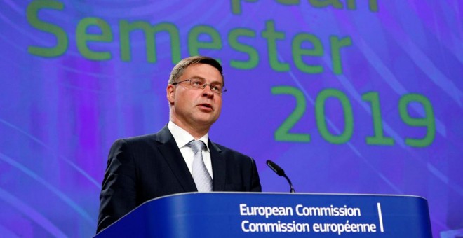 El vicepresidente de la Comisión Europea, Valdis Dombrovskis, en la rueda de prensa sobre las recomendaciones para los presupuestos nacionales, en Bruselas. REUTERS/Francois Lenoir
