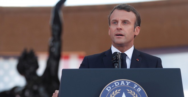 El presidente galo, Emmanuel Macron, ofrece un discurso durante la ceremonia de conmemoración del 75 aniversario del Día D en el cementerio estadounidense de Normandía | EFE