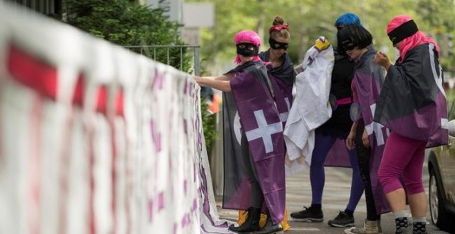 14/06/2019.- Mujeres protestan durante la huelga feminista en Berna, Suiza, este viernes. / EFE/ Alessandro Della Valle