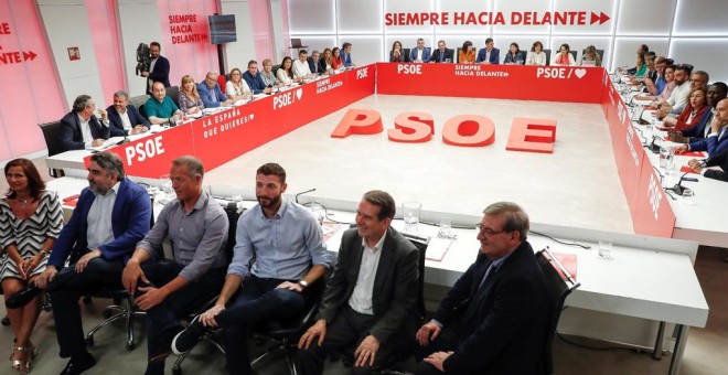 Vista general de la reunión de la Ejecutiva Federal del PSOE, presidida el secretario general Pedro Sánchez, en Ferraz. EFE/Emilio Naranjo