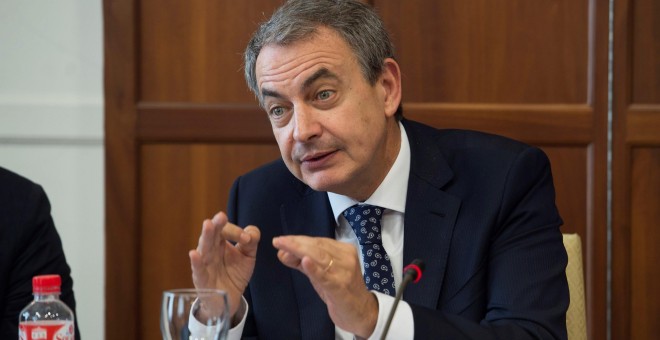 El expresidente del Gobierno, José Luis Rodríguez Zapatero, durante su participación en una curso dentro de la programación de la UIMP en Santader. EFE/Pedro Puente Hoyos