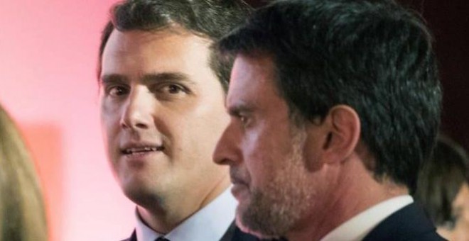 El presidente de Ciudadanos, Albert Rivera, y el exprimer ministro francés, Manuel Valls, en un acto en Barcelona. EFE