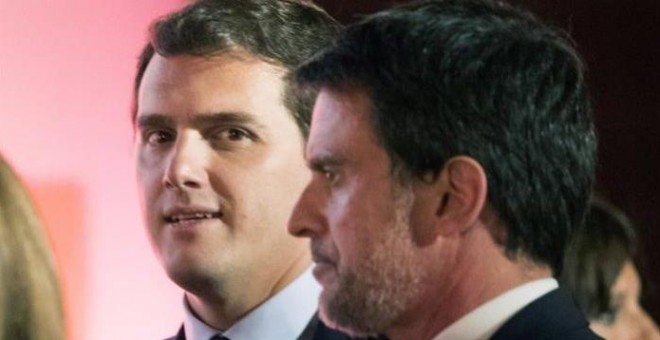 El presidente de Ciudadanos, Albert Rivera, y el exprimer ministro francés, Manuel Valls, en un acto en Barcelona. EFE